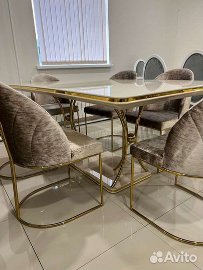 Кухонный стол и стулья