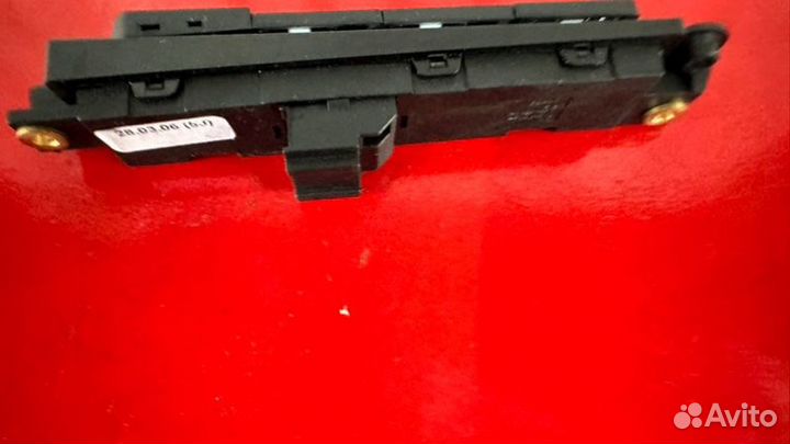 Кнопка двери Audi A6 C6 2.8 ccea 2010