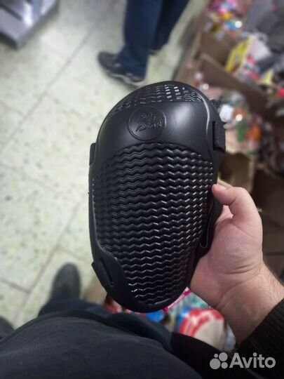 Наколенники