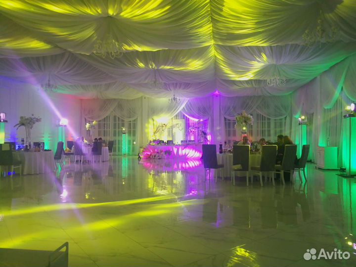 Концертный свет, тяжелый дым и холодные фонтаны