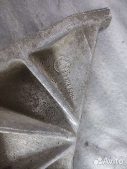 Опоры двигателя и МКПП двигателя m30b35 BMW E34