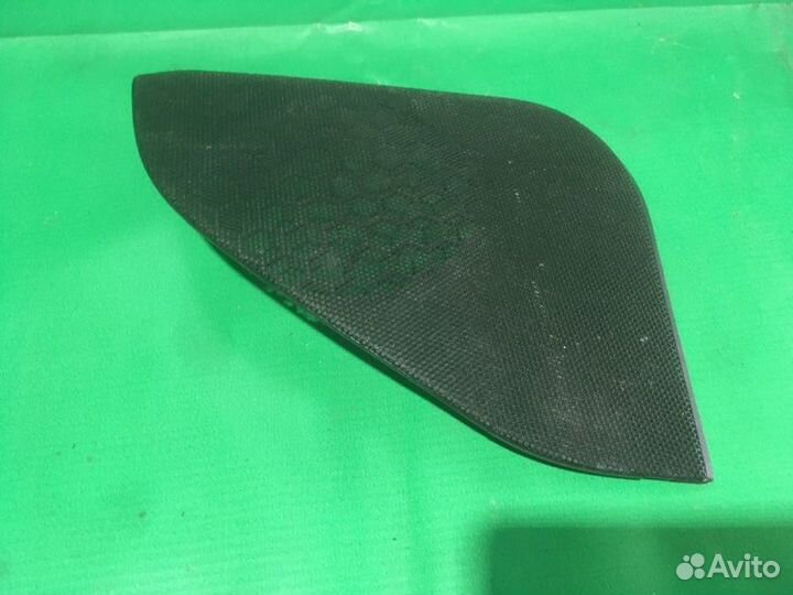 Крышка динамика задняя правая Mercedes C200 W202