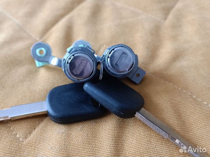 Личинка замка двери honda