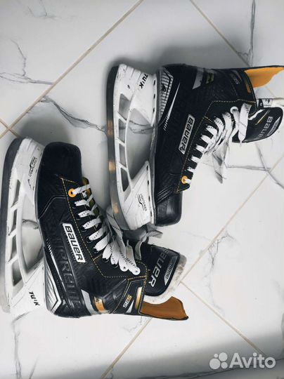 Краги, клюшка, коньки, защита хоккейные