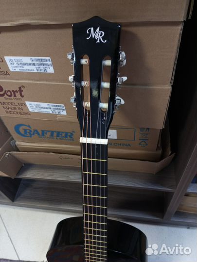 Классическая гитара 4/4 играющая