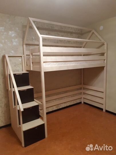 Кровать двухъярусная, чердак. Массив