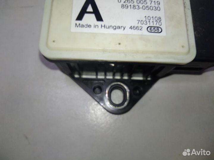 Датчик курсовой устойчивости Toyota Avensis T270 Z