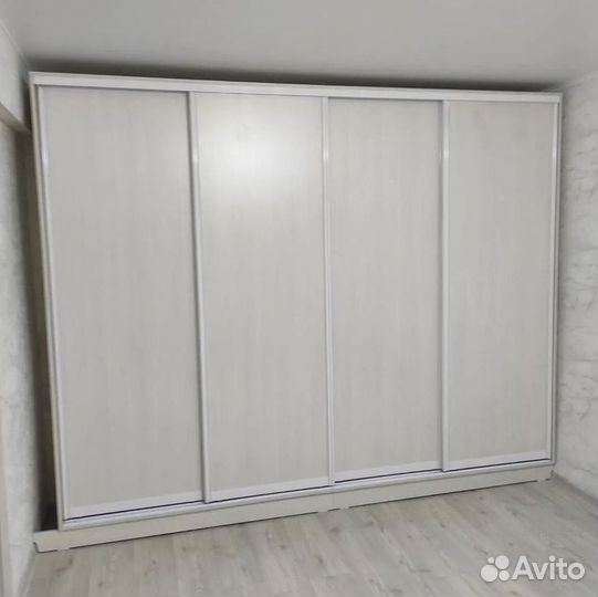 Шкаф-купе с зеркалом