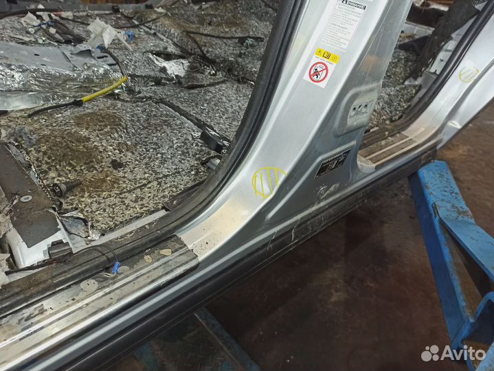 Порог со стойкой левый Toyota RAV4 (XA40)