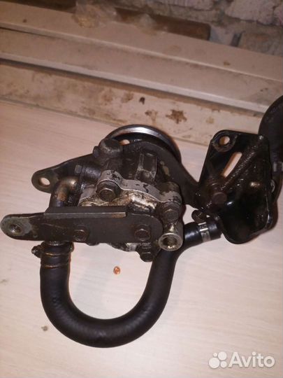 Насос гидроусилителя Nissan Micra K11