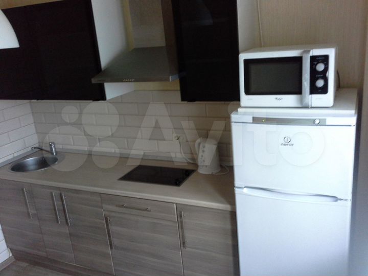 2-к. квартира, 60 м², 1/10 эт.