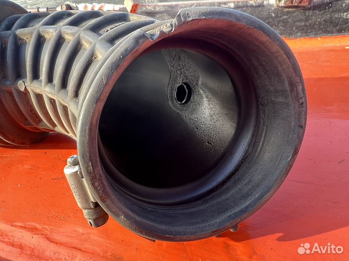 Патрубок воздушного фильтра infiniti FX50 левый