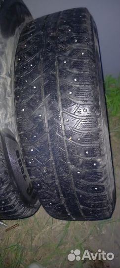 Bridgestone Ice Cruiser 7000 215/70 R16