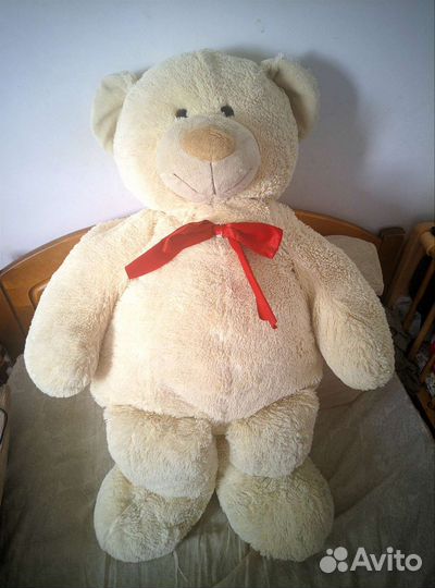 Большой плюшевый мишка