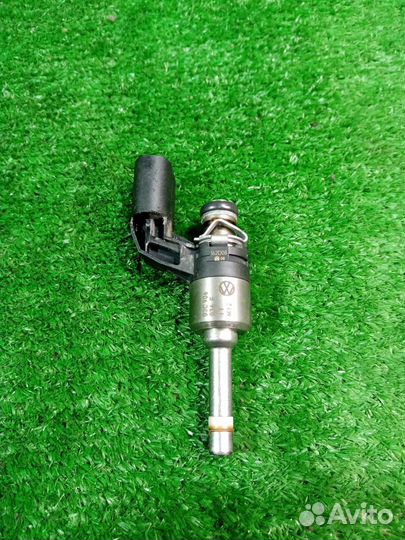 Форсунка топливная Volkswagen Golf 6 caxa (1.4T)
