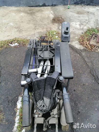 Электрическая инвалидная коляска