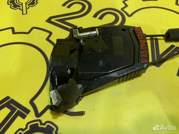 Замок двери задний левый Lexus Gs430 UZS190 3UZ-FE