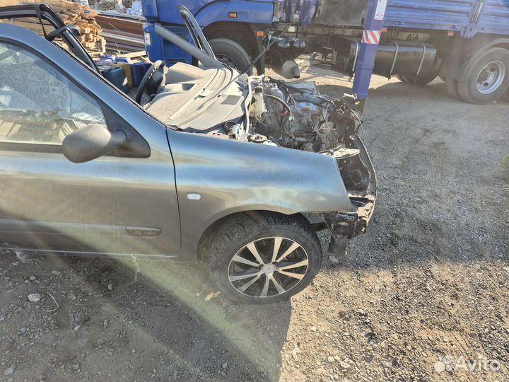 Крыло переднее правое рено клио