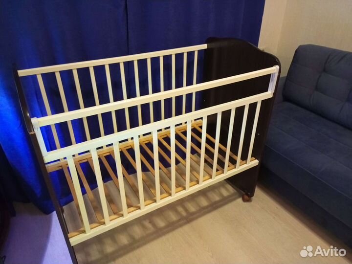 Детская кроватка с матрасом