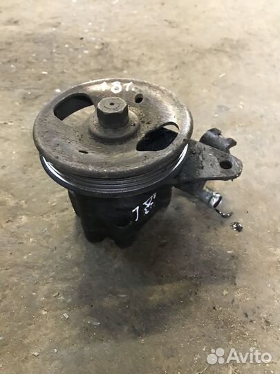 Насос гура Nissan Maxima A33