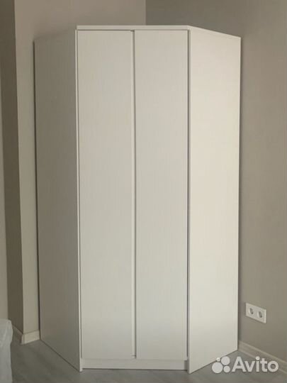 Угловой шкаф распашной