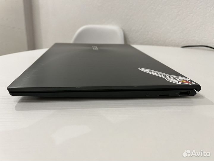Asus zenbook 14 um425i