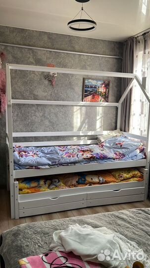 Двухъярусная кровать-домик