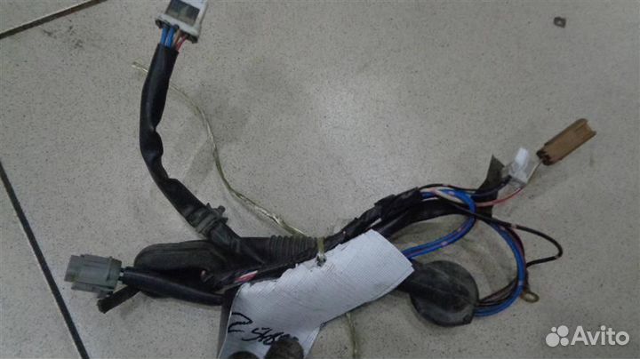 Проводка двери багажника Nissan Patrol Y61 1997-2