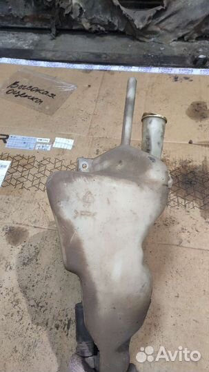 Бачек омывателя лобового стекла Mitsubishi carisma