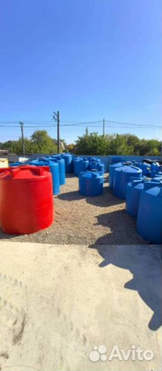 Пластиковая емкость для воды