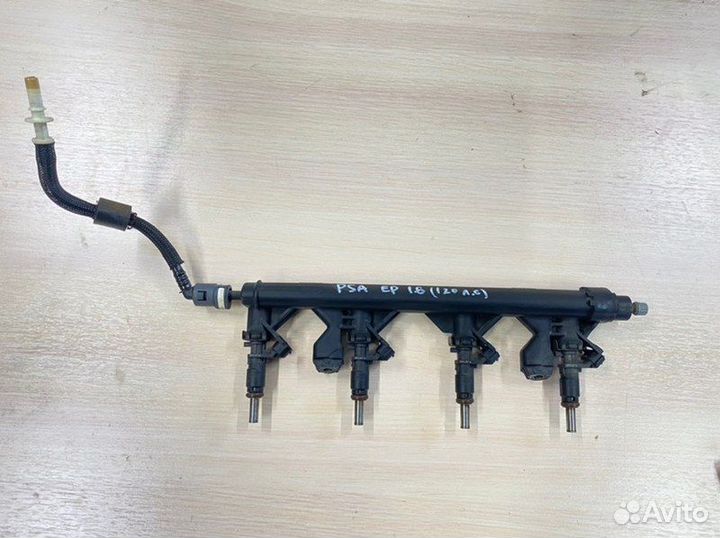 Топливная рампа Citroen С4 EP6 1.6