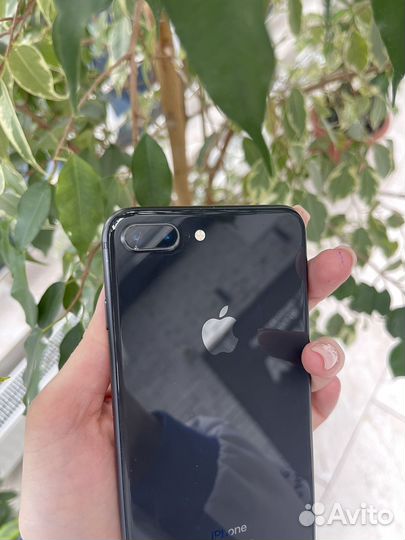 iPhone 8 Plus, 64 ГБ