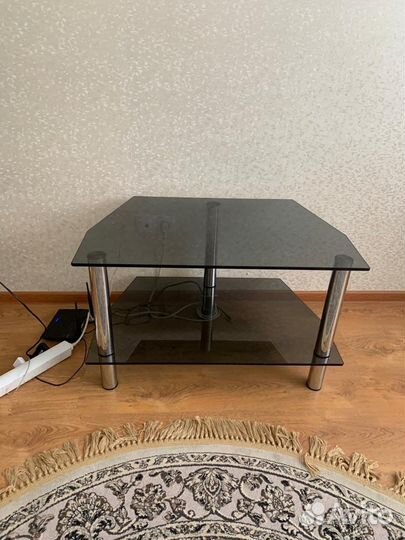 Стеклянная тумба под тв 32х20