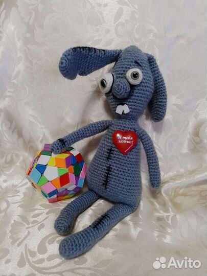 Вязаная игрушка заяц символ года