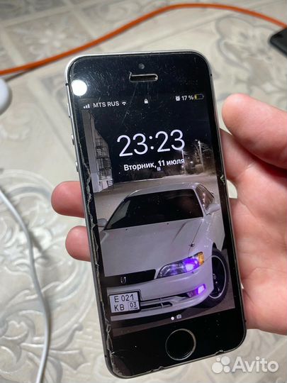 Телефон iPhone se 2016