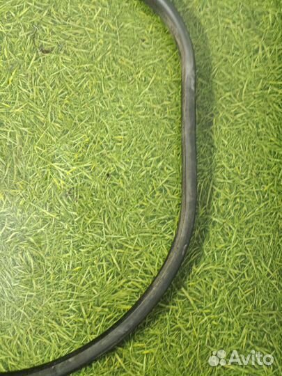 Уплотнительная резинка боковой двери задняя правая