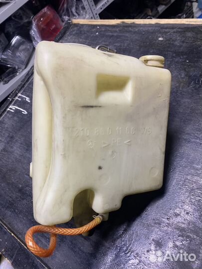 Бачек омывателя W210 Mercedes 2108690920