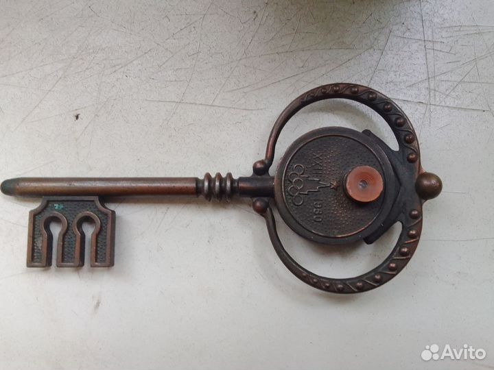 Сувенирный ключ Москва 80