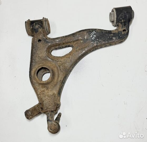 Рычаг передний левый Mercedes W202