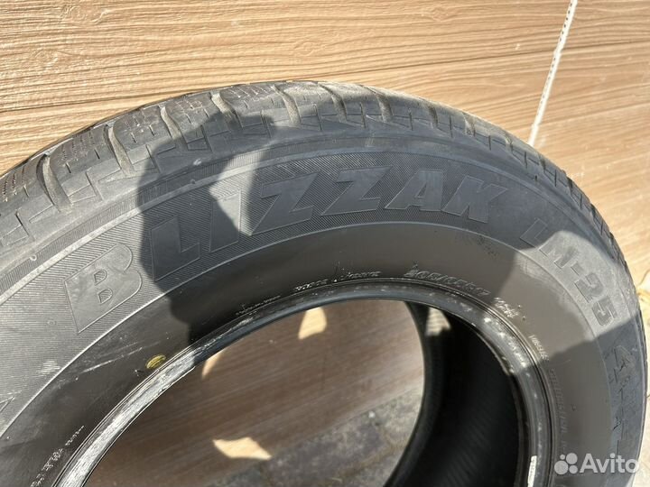 Bridgestone Blizzak LM-25 265/65 R17