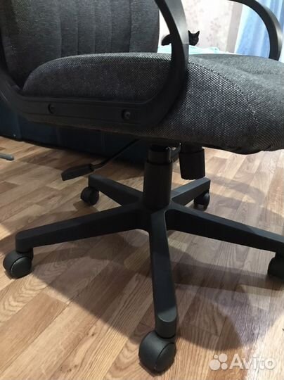 Офисное кресло