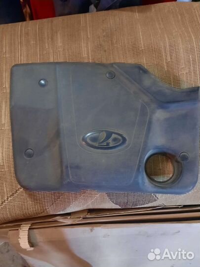 Крышка на двигатель