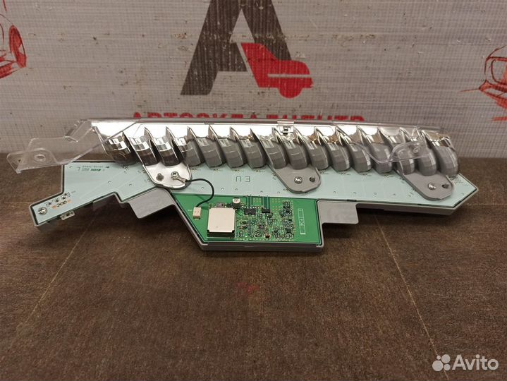 Фара указатель поворота правая Toyota LC200 с 2015