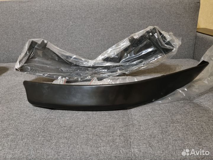 Накладка на передний бампер mitsubishi lancer