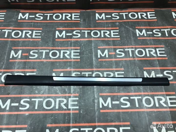 Накладка на порог салона передняя правая Audi A6