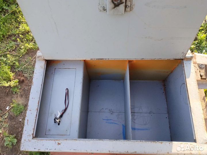 Сейф металлический