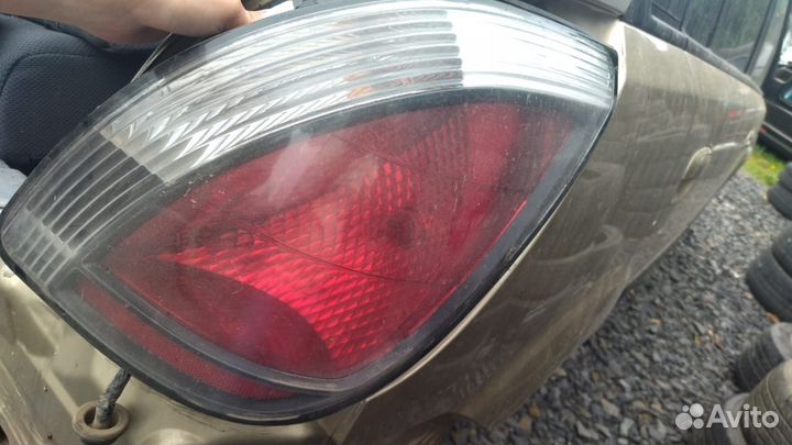 Фонарь правый Киа Рио 2 Kia Rio 2 хетчбэк