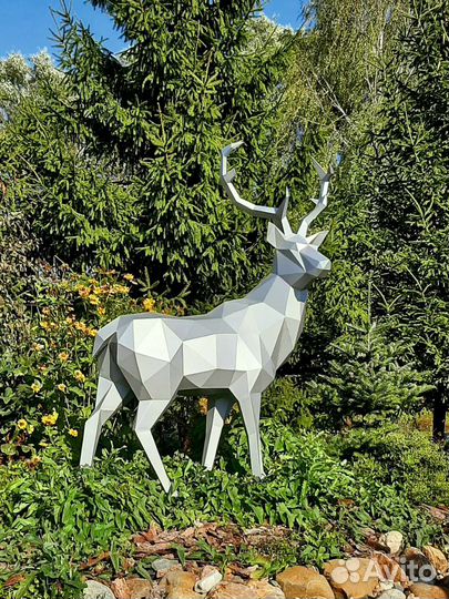 Садовая полигональная фигура олень
