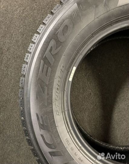 Pirelli Ice Zero 215/70 R16