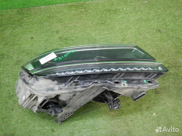 Фара правая Volkswagen Tiguan